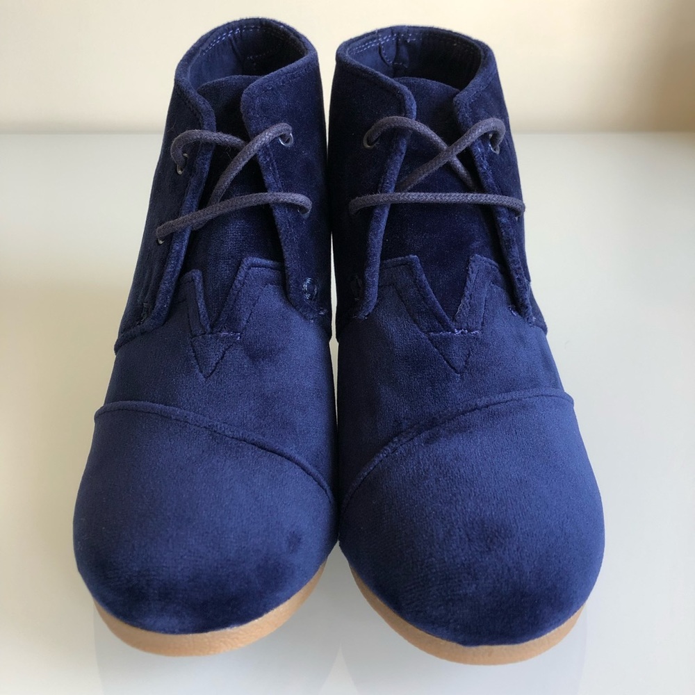 NWT TOMS Desert Wedge - Velvet